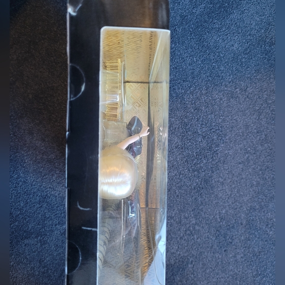 Gwen Stefani doll in box - Picture 3 of 3